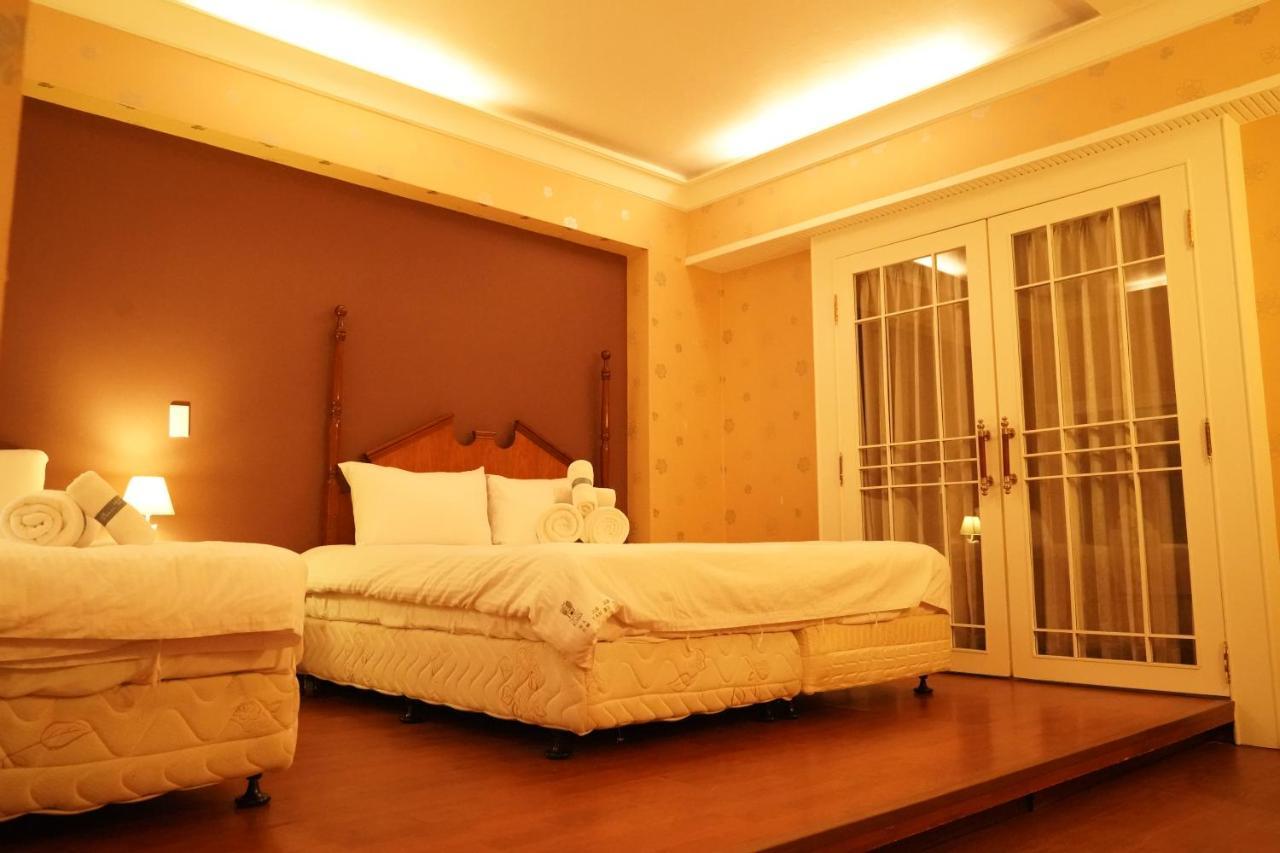 Kaohsiung Time's Hotel Bagian luar foto