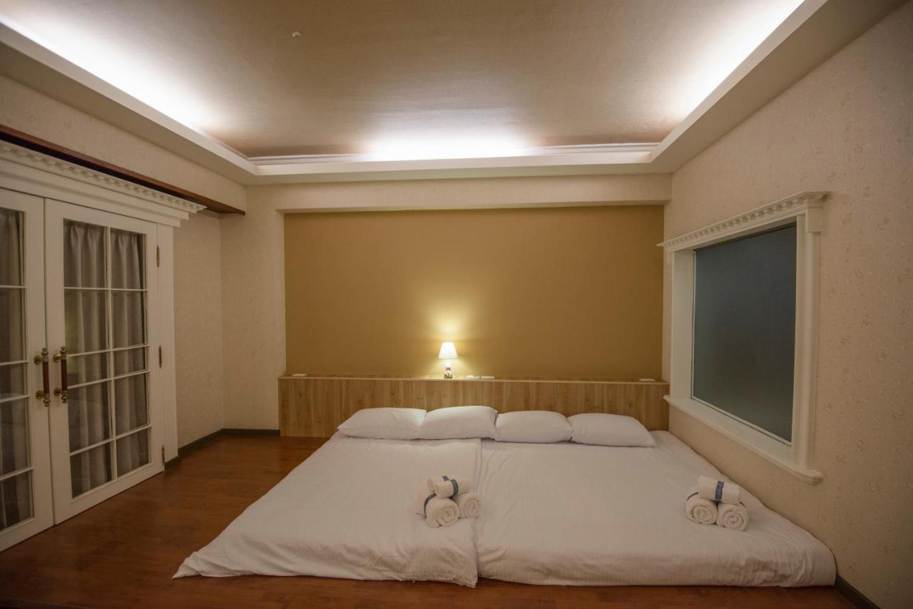 Kaohsiung Time's Hotel Bagian luar foto