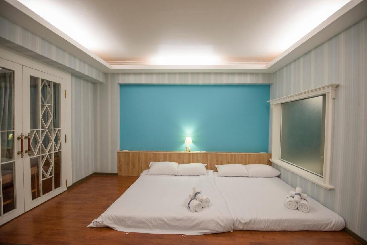 Kaohsiung Time's Hotel Bagian luar foto